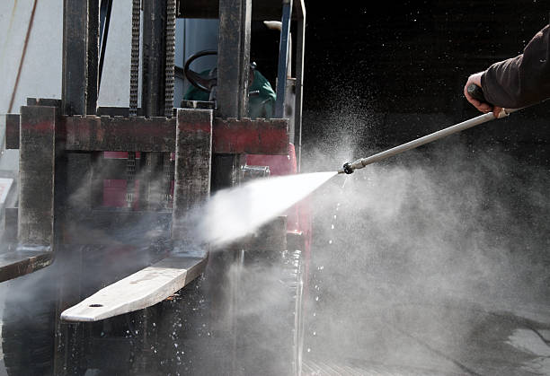 Best Vinyl Siding Pressure Washing in Olivia, MN